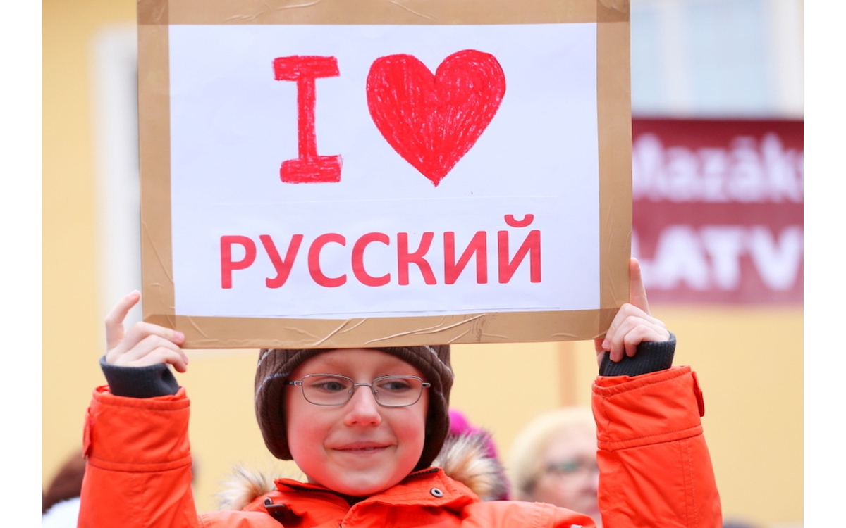 Латвия. Митинг в защиту русских школ