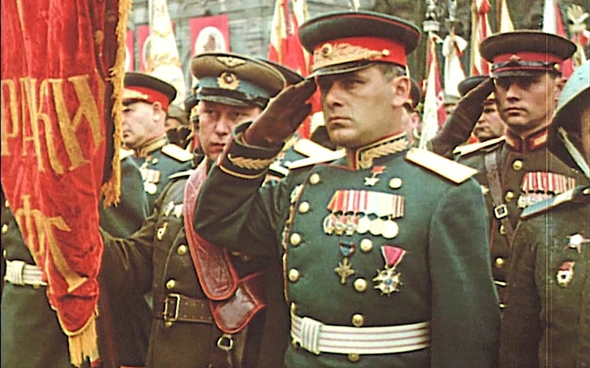 Покрышкин на параде Победы 1945